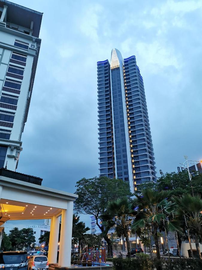 Free Netflix! Zas Suite At Troika Residence, Kb Kota Bharu Kültér fotó